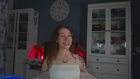 Snapshot of weed_princesss chatting on 02/05/25, 02:59 moon online show from 02/05/25, 02:59