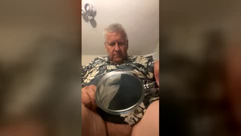 Snapshot of weightroom1958 chatting on 06/02/26, 03:19 weightroom1958 online show from 06/02/26, 03:19