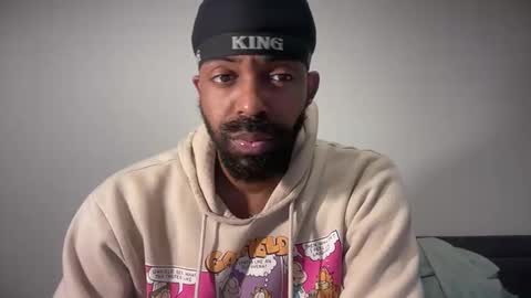 Snapshot of wellpackaged_ chatting on 04/22/26, 01:41 Langston online show from 04/22/26, 01:41