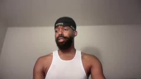 Snapshot of wellpackaged_ chatting on 08/04/26, 01:25 Langston online show from 08/04/26, 01:25