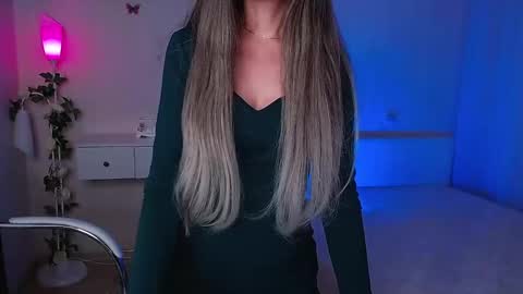 Snapshot of wendifoster chatting on 01/28/25, 08:04 Wendi Foster online show from 01/28/25, 08:04