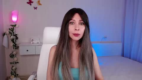 Snapshot of wendifoster chatting on 02/27/25, 04:21 Wendi Foster online show from 02/27/25, 04:21