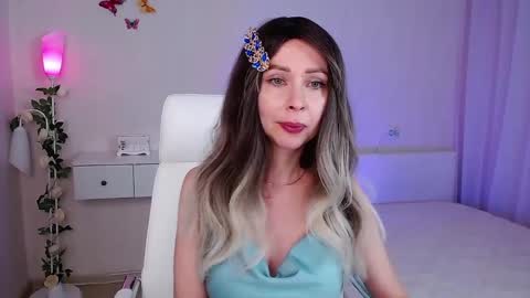 Snapshot of wendifoster chatting on 03/07/25, 08:00 Wendi Foster online show from 03/07/25, 08:00