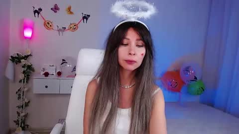 Snapshot of wendifoster chatting on 10/29/25, 02:41 Wendi Foster online show from 10/29/25, 02:41