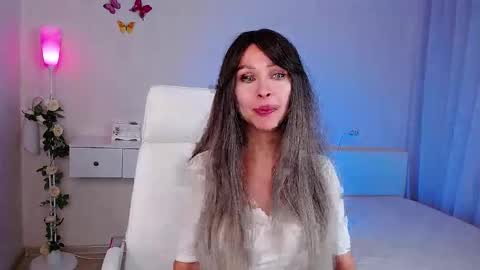 Snapshot of wendifoster chatting on 11/07/25, 07:03 Wendi Foster online show from 11/07/25, 07:03