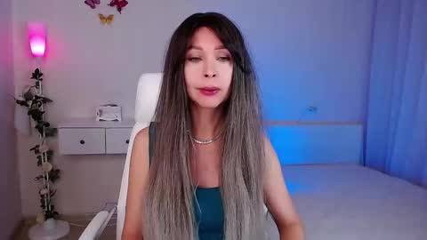 Snapshot of wendifoster chatting on 11/11/25, 06:41 Wendi Foster online show from 11/11/25, 06:41