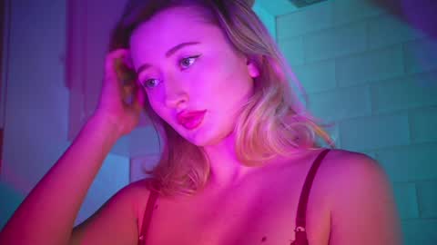 Daisy    online show from 12/06/24, 06:28