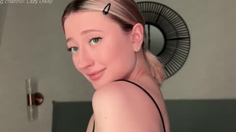 Daisy    online show from 03/03/26, 05:52