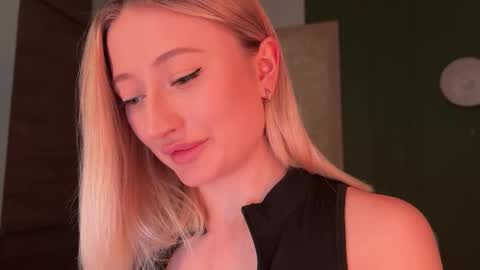 Daisy    online show from 03/24/26, 07:19