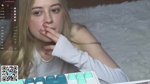 Snapshot of wendylovelylovew chatting on 03/01/25, 09:04 Wendy online show from 03/01/25, 09:04