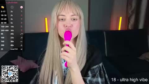 Snapshot of wendylovelylovew chatting on 09/22/25, 04:31 Wendy online show from 09/22/25, 04:31