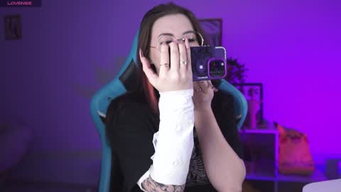 little girl who is always rightLisa online show from 12/25/24, 02:14