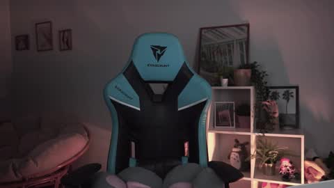 little girl who is always rightLisa online show from 02/26/25, 02:15