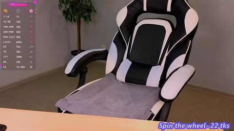 Molly online show from 02/03/25, 01:40