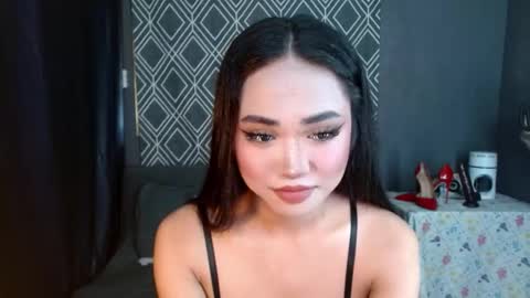 Snapshot of wet_kallista chatting on 11/23/25, 12:10 yana online show from 11/23/25, 12:10
