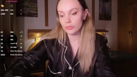 Lana online show from 10/24/25, 06:59