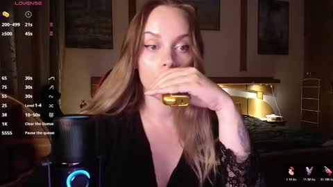 Lana online show from 11/05/25, 08:53