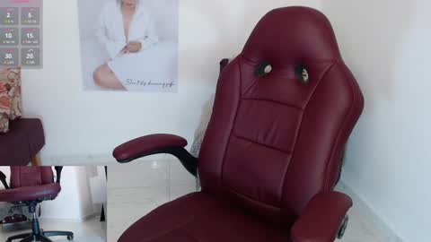 Snapshot of wet_liss chatting on 12/21/24, 10:19 Diva online show from 12/21/24, 10:19