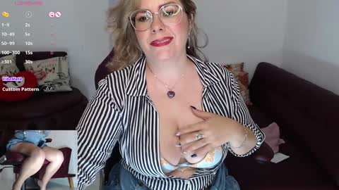 Snapshot of wet_liss chatting on 01/09/25, 02:01 Diva online show from 01/09/25, 02:01