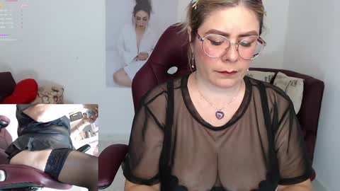 Snapshot of wet_liss chatting on 01/12/25, 12:07 Diva online show from 01/12/25, 12:07