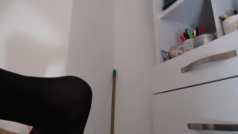 Snapshot of wet_liss chatting on 02/20/25, 12:08 Diva online show from 02/20/25, 12:08