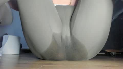wet_pants2022 online show from 05/16/26, 09:46