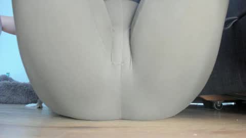 wet_pants2022 online show from 05/19/26, 10:43