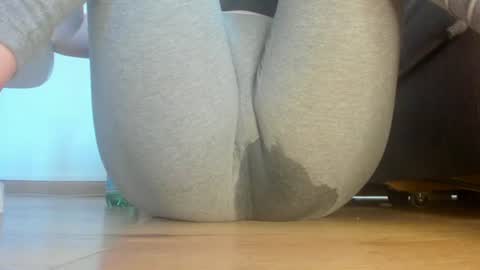 wet_pants2022 online show from 07/06/26, 11:07