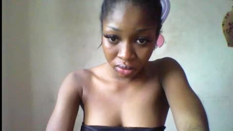 Snapshot of wet_pussy200 chatting on 10/12/25, 08:24 Bella online show from 10/12/25, 08:24