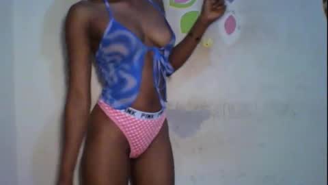 Snapshot of wet_pussy200 chatting on 10/31/25, 08:32 Bella online show from 10/31/25, 08:32