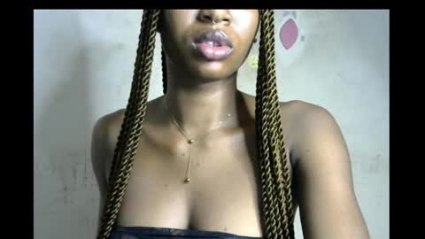 Snapshot of wet_pussy200 chatting on 11/18/25, 09:08 Bella online show from 11/18/25, 09:08