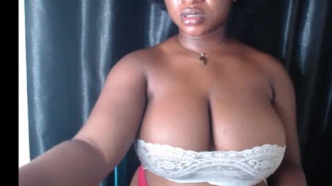 Snapshot of wet_xxpussy55 chatting on 10/10/25, 12:31 Sonia online show from 10/10/25, 12:31