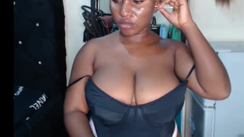 Snapshot of wet_xxpussy55 chatting on 11/14/25, 03:05 Sonia online show from 11/14/25, 03:05