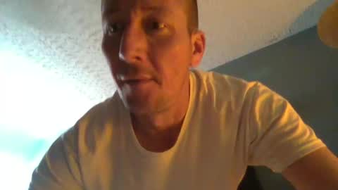 Snapshot of wetduck77777 chatting on 10/15/25, 11:32 wetduck77777 online show from 10/15/25, 11:32