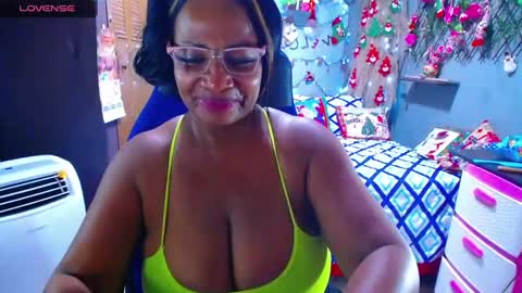 Snapshot of wethotass chatting on 12/20/24, 10:16 gina online show from 12/20/24, 10:16
