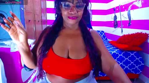 Snapshot of wethotass chatting on 02/17/25, 01:04 gina online show from 02/17/25, 01:04