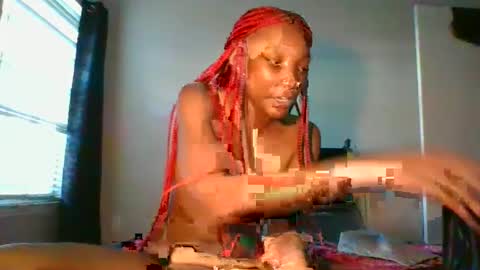 Snapshot of wetkyliecreams chatting on 02/25/25, 11:00 Kylie online show from 02/25/25, 11:00