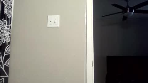 Snapshot of wetkyliecreams chatting on 10/03/25, 04:37 Kylie online show from 10/03/25, 04:37