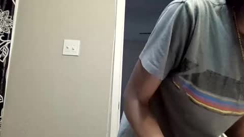 Snapshot of wetkyliecreams chatting on 11/09/25, 04:27 Kylie online show from 11/09/25, 04:27