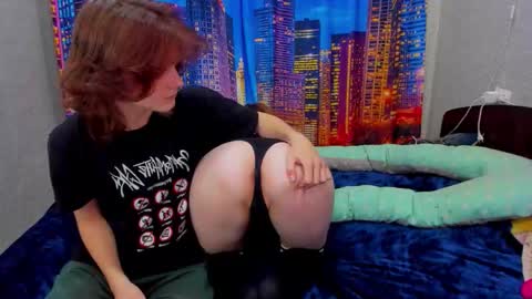 Snapshot of wettee_foxs chatting on 09/19/25, 12:06 wettee_foxs online show from 09/19/25, 12:06