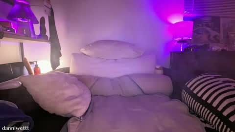 danni online show from 11/07/25, 02:44