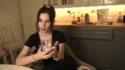 Snapshot of whats_her_name chatting on 01/10/25, 09:55 Victoria Maria online show from 01/10/25, 09:55