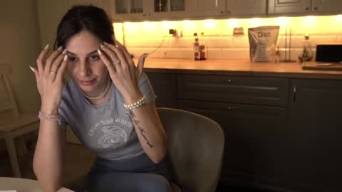 Snapshot of whats_her_name chatting on 01/11/25, 05:41 Victoria Maria online show from 01/11/25, 05:41