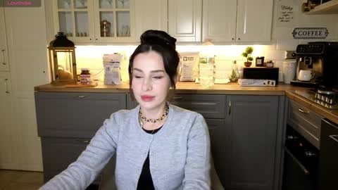 Snapshot of whats_her_name chatting on 01/21/25, 09:57 Victoria Maria online show from 01/21/25, 09:57