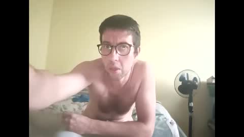 Snapshot of whatwouldyouliketosee chatting on 10/24/25, 06:54 stoffy online show from 10/24/25, 06:54