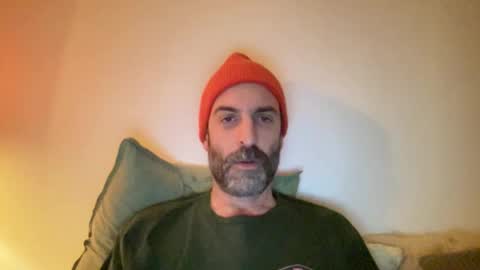 Snapshot of whiskylovexxx chatting on 12/20/25, 11:01 WhiskyLove online show from 12/20/25, 11:01