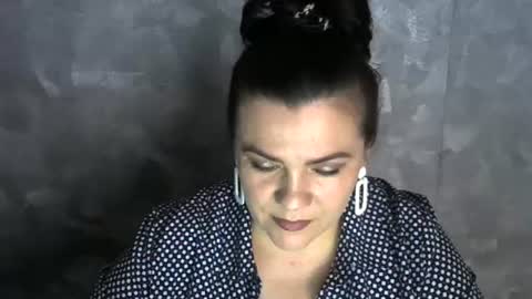 white__queen_ online show from 06/16/26, 06:38