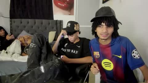 white online show from 04/11/26, 07:45