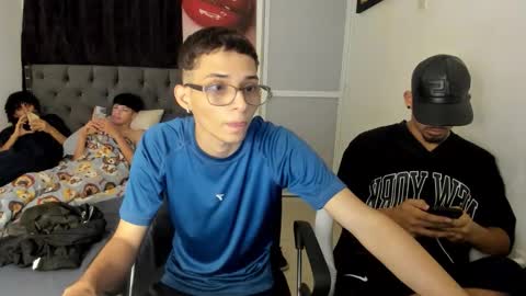 white online show from 04/15/26, 07:48