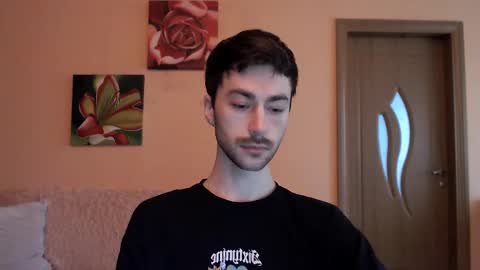 Snapshot of white_sport chatting on 12/22/25, 12:46 Tom online show from 12/22/25, 12:46